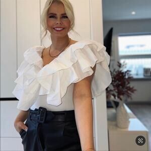 NWT Zara White Ruffled Bodysuit. Blogger fave.🔥